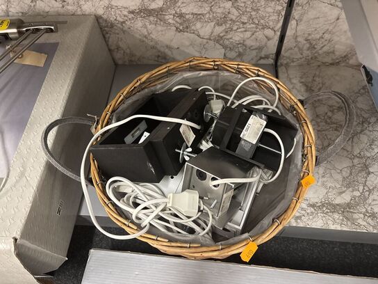 Kurv med div. Væglamper LIGHT-POINT