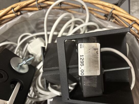 Kurv med div. Væglamper LIGHT-POINT