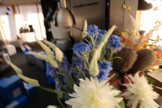 Krukke med div. Kunstige blomster