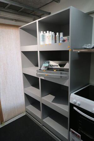 Butiksinventar uden indhold