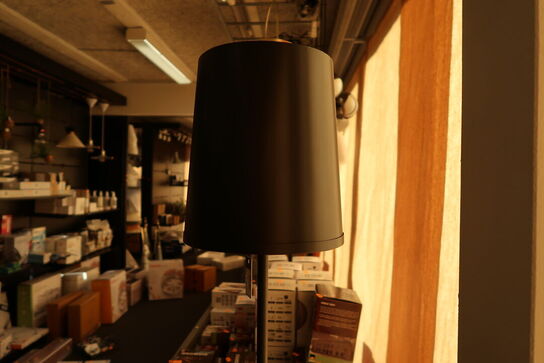 Gulvlampe Noida Sort