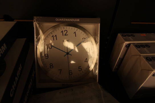 2 stk. vægure MEBUS