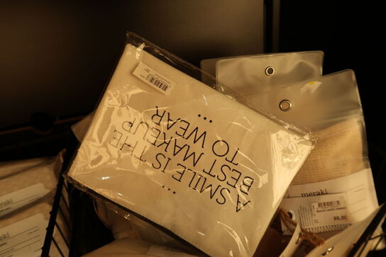 Kurv med badeklude, sæbe MERAKI m.m.