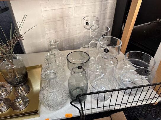 Hylde med div. Vaser m.m.