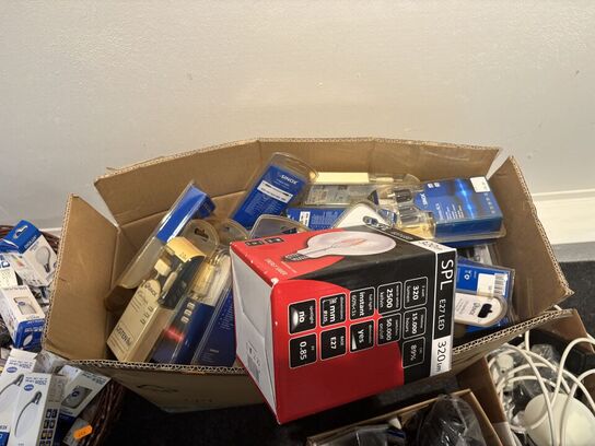 Div. Pærer DIOLUX, kabler, fatninger m.m.