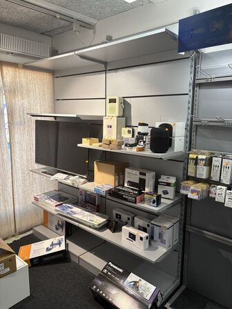 Butiksinventar uden indhold