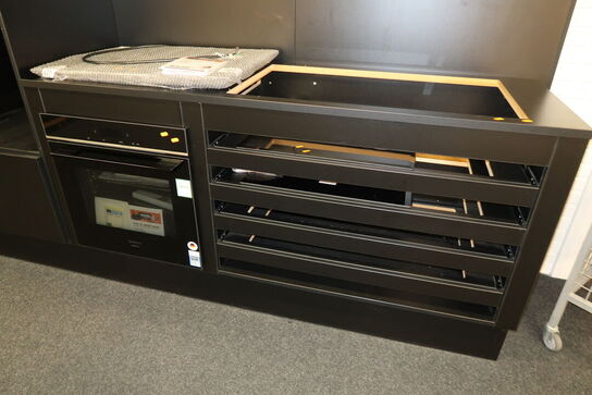 Butiksinventar uden indhold