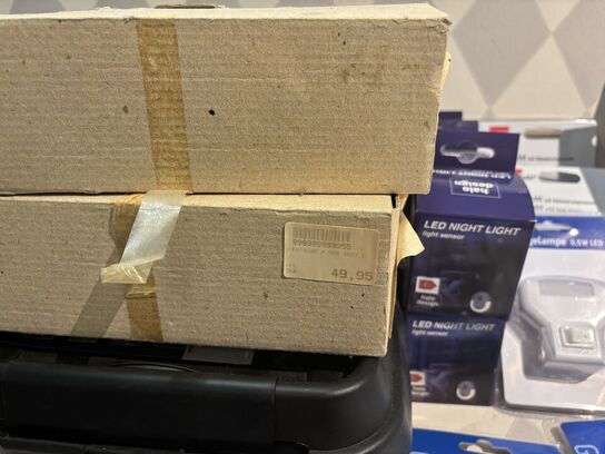 Hylde med div. Adaptere m.m.