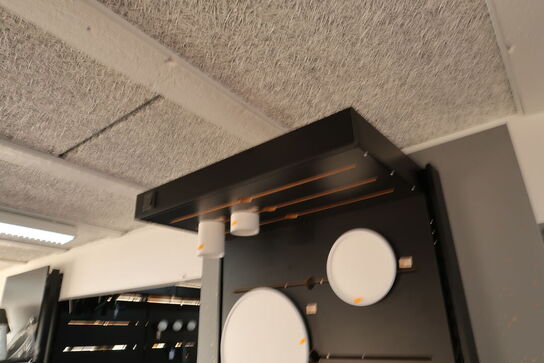 Butiksinventar uden indhold