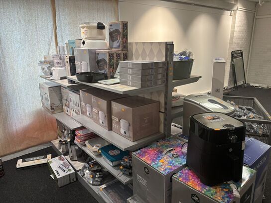 Butiksinventar uden indhold