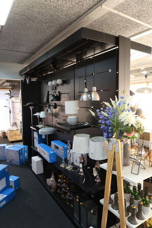 Butiksinventar uden indhold