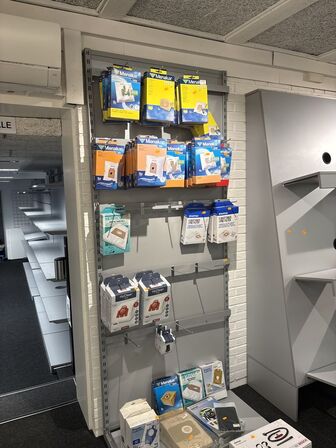 Butiksinventar uden indhold