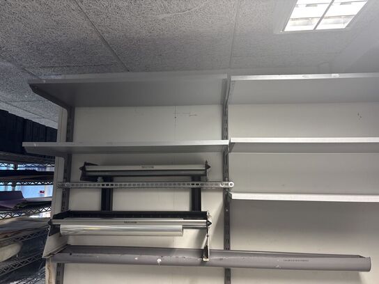 Butiksinventar uden indhold