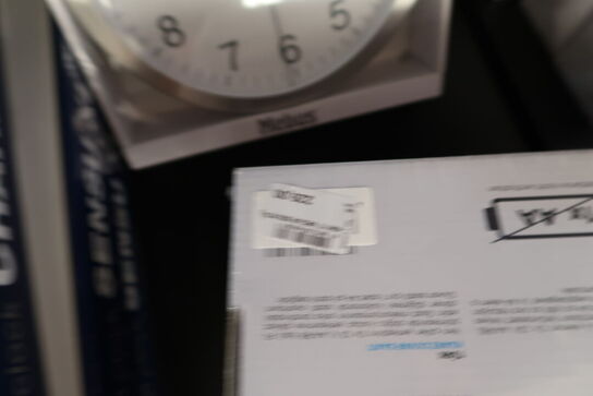 2 stk. vægure MEBUS