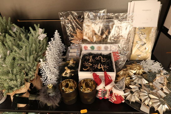 Hylde med div. Julepynt