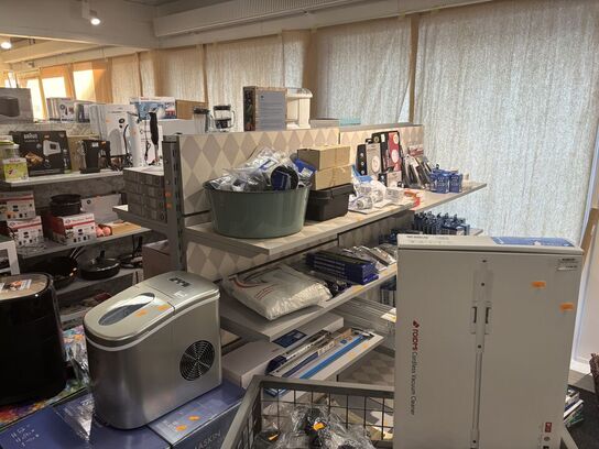 Butiksinventar uden indhold