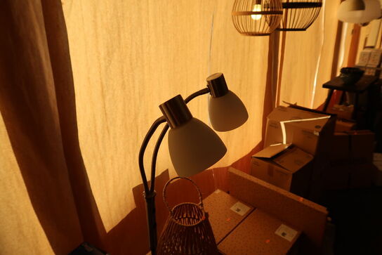 Gulvlampe HALO DESIGN Hudson