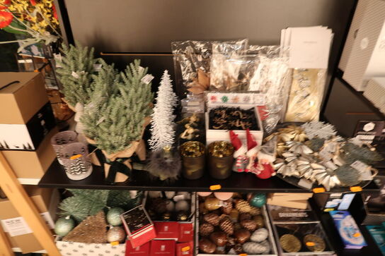 Hylde med div. Julepynt