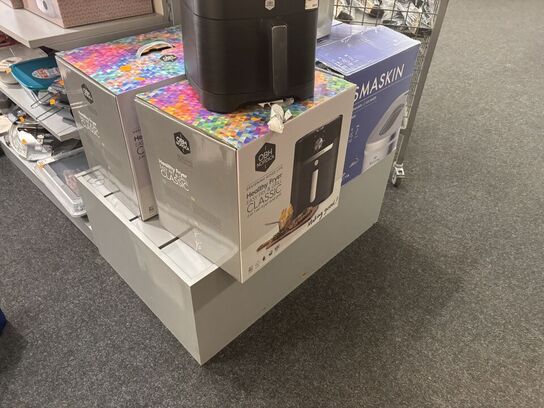 Butiksinventar uden indhold