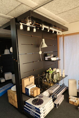 Butiksinventar uden indhold