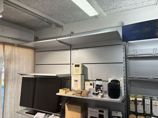 Butiksinventar uden indhold