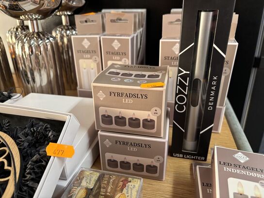 Fyrfadslys, lighter, 2 pakker stagelys COZZY