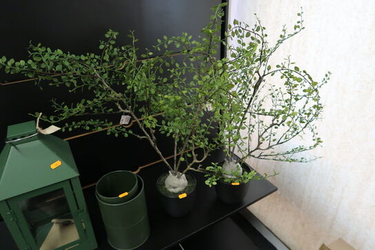 2 stk. kunstige planter i krukke