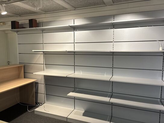 Butiksinventar uden indhold