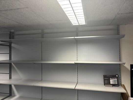 Butiksinventar uden indhold