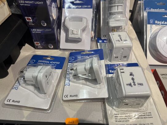 Hylde med div. Adaptere m.m.