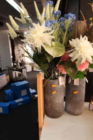 Krukke med div. Kunstige blomster