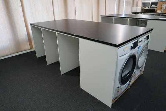 Butiksinventar uden indhold