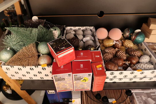 Hylde med div. Julepynt