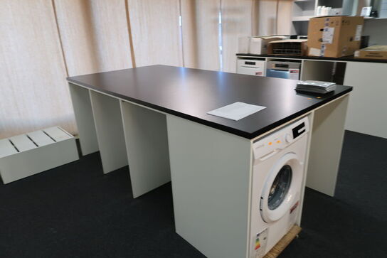 Butiksinventar uden indhold