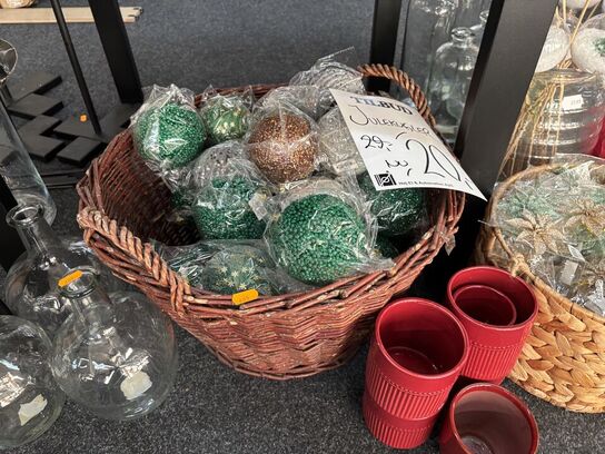 Div. Julepynt, vaser m.m.