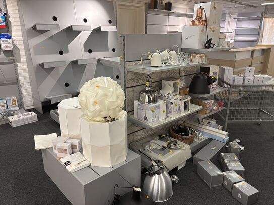 Butiksinventar uden indhold