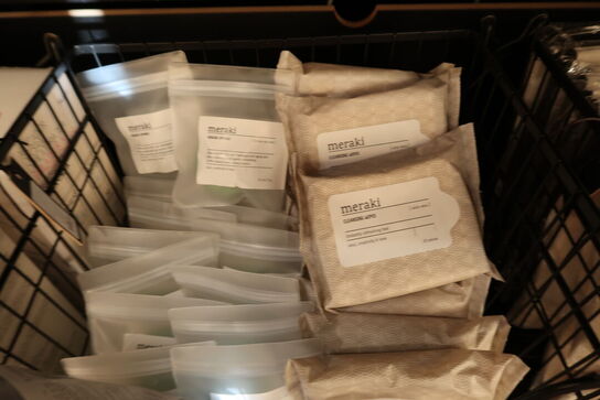 Kurv med svampe, vådservietter MERAKI