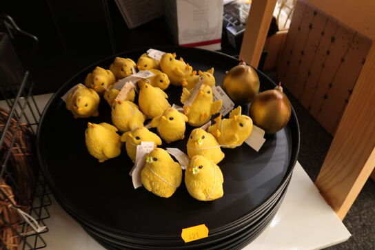 Div. Bakker med pyntegenstande