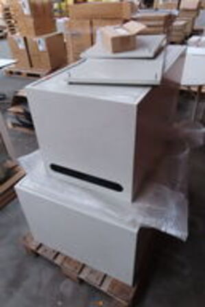 Diverse elementer til reolsystem