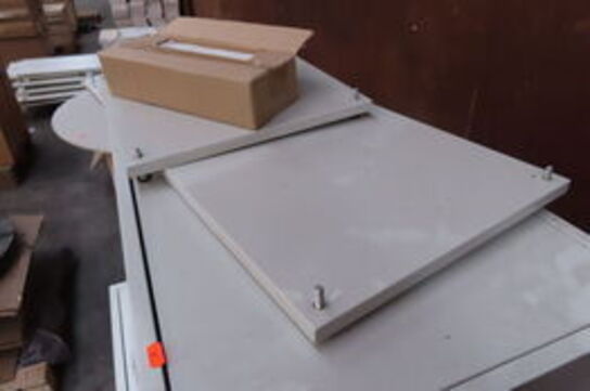 Diverse elementer til reolsystem