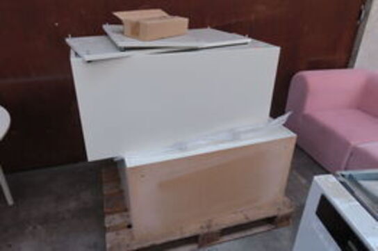 Diverse elementer til reolsystem