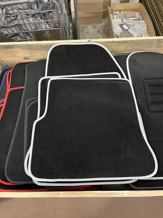 42 stk. bilmåtter, ass. Farver og størrelser