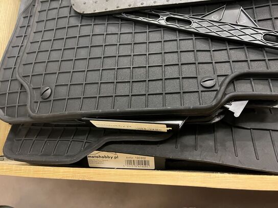 44 stk. bilmåtter, ass. Farver og størrelser