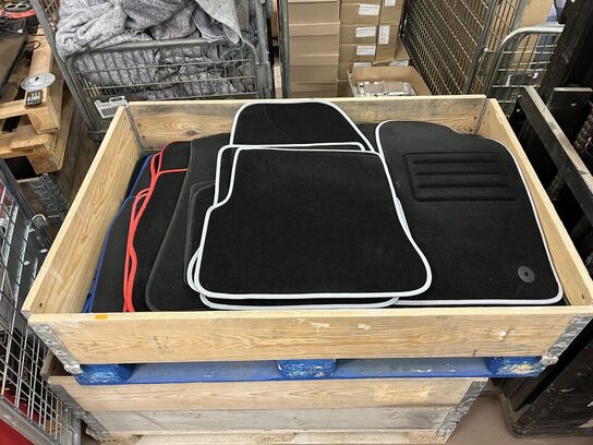 42 stk. bilmåtter, ass. Farver og størrelser