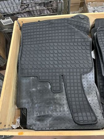 44 stk. bilmåtter, ass. Farver og størrelser