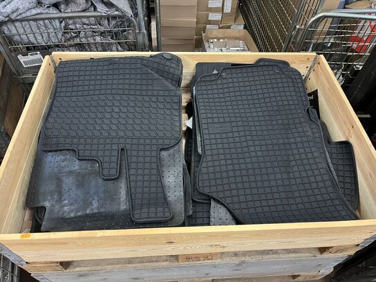 44 stk. bilmåtter, ass. Farver og størrelser