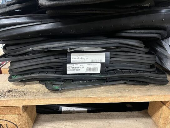 40 stk. & 12 poser med 2 eller 4 bilmåtter, ass. Farver og størrelser