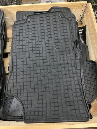 44 stk. bilmåtter, ass. Farver og størrelser