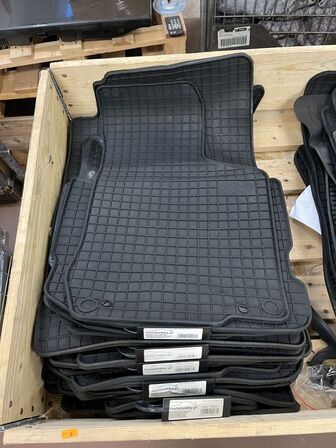 40 stk. bilmåtter, ass. Farver og størrelser