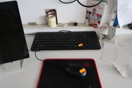 Computerskærm, tastatur, mus, computer HP, bonprinter m.m.